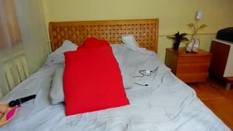 Snapshot of mooneclipce chatting on 11-09-25, 07:39 Lena online show from 11-09-25, 07:39