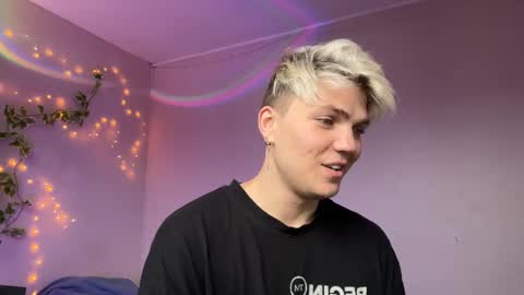 moonflamek online show from 12-21-25, 02:02