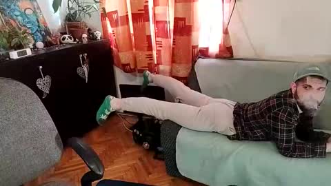 Snapshot of moonhold chatting on 11-04-25, 10:03 moonhold online show from 11-04-25, 10:03