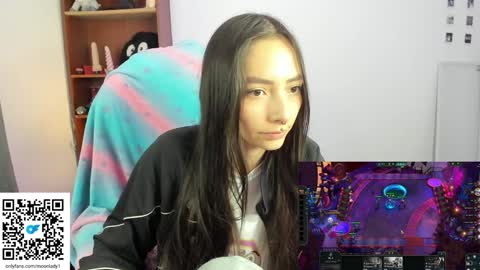 Snapshot of moonlady_ chatting on 12-22-24, 02:39 MOON online show from 12-22-24, 02:39