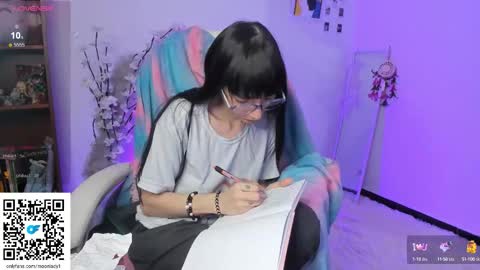 Snapshot of moonlady_ chatting on 09-25-25, 05:22 MOON online show from 09-25-25, 05:22
