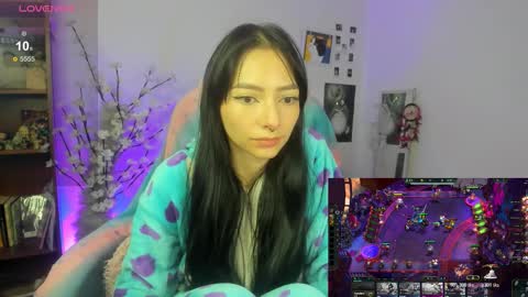 Snapshot of moonlady_ chatting on 12-20-25, 05:03 MOON online show from 12-20-25, 05:03