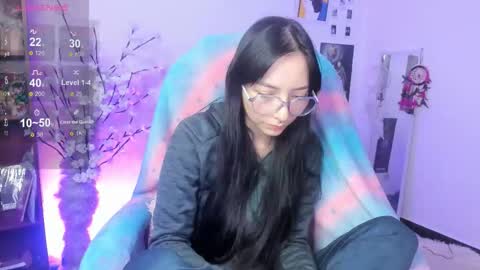 Snapshot of moonlady_ chatting on 12-21-25, 10:28 MOON online show from 12-21-25, 10:28