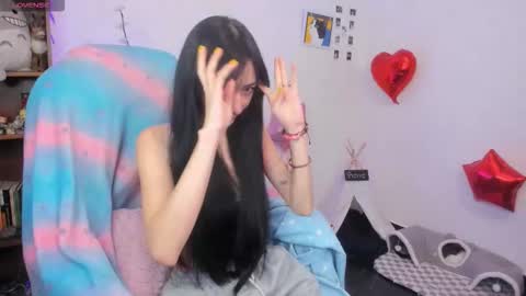 Snapshot of moonlady_ chatting on 02-13-26, 01:45 MOON online show from 02-13-26, 01:45
