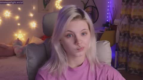 Snapshot of moonlight_mia chatting on 12-24-24, 05:02 Mia   online show from 12-24-24, 05:02