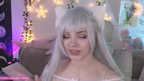Snapshot of moonlight_mia chatting on 02-19-25, 05:16 Mia   online show from 02-19-25, 05:16