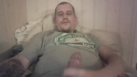 Snapshot of moonlines chatting on 12-14-24, 03:25 BouncyBoner online show from 12-14-24, 03:25