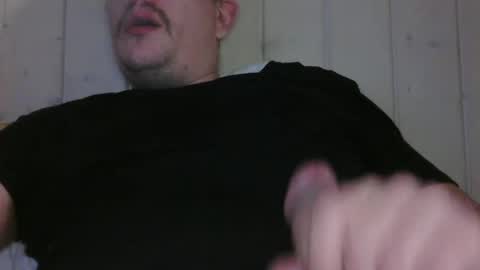 Snapshot of moonlines chatting on 01-14-25, 01:36 BouncyBoner online show from 01-14-25, 01:36