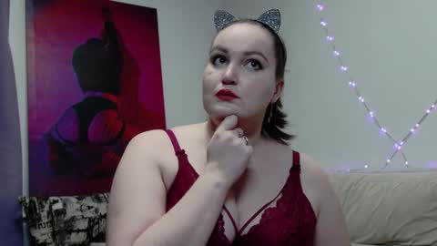 Snapshot of moonshinelady chatting on 10-16-25, 09:16 Kate online show from 10-16-25, 09:16