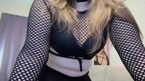 Snapshot of moonshinelady chatting on 10-20-25, 12:00 Kate online show from 10-20-25, 12:00