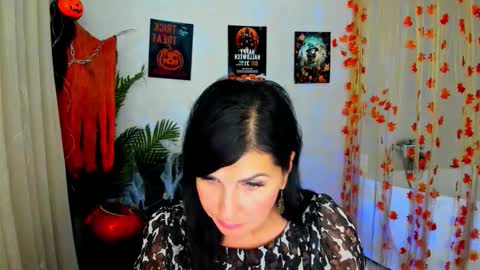 Snapshot of moonvelour chatting on 10-26-25, 11:49 Ask me online show from 10-26-25, 11:49