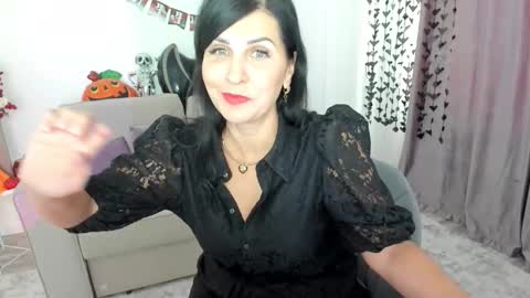 Snapshot of moonvelour chatting on 11-02-25, 11:56 Ask me online show from 11-02-25, 11:56