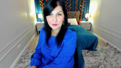 Snapshot of moonvelour chatting on 11-13-25, 04:11 Ask me online show from 11-13-25, 04:11