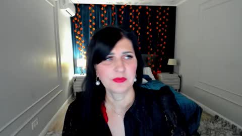 Snapshot of moonvelour chatting on 11-15-25, 03:48 Ask me online show from 11-15-25, 03:48