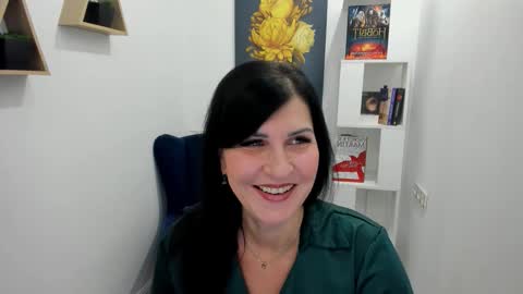 Snapshot of moonvelour chatting on 11-23-25, 03:17 Ask me online show from 11-23-25, 03:17