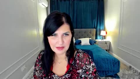 Snapshot of moonvelour chatting on 11-25-25, 03:06 Ask me online show from 11-25-25, 03:06