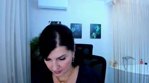 Snapshot of moonvelour chatting on 11-27-25, 03:52 Ask me online show from 11-27-25, 03:52