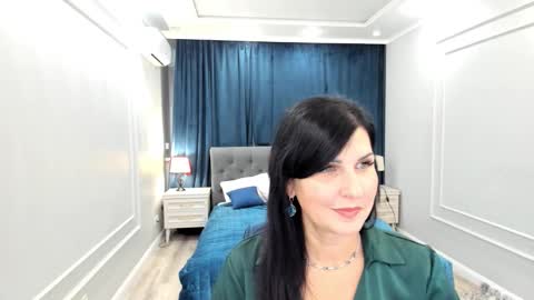 Snapshot of moonvelour chatting on 11-28-25, 03:53 Ask me online show from 11-28-25, 03:53