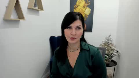 Snapshot of moonvelour chatting on 12-04-25, 03:05 Ask me online show from 12-04-25, 03:05