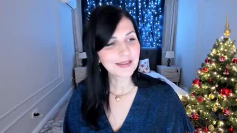 Snapshot of moonvelour chatting on 12-05-25, 04:10 Ask me online show from 12-05-25, 04:10