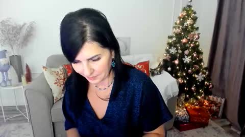 Snapshot of moonvelour chatting on 12-16-25, 03:55 Ask me online show from 12-16-25, 03:55