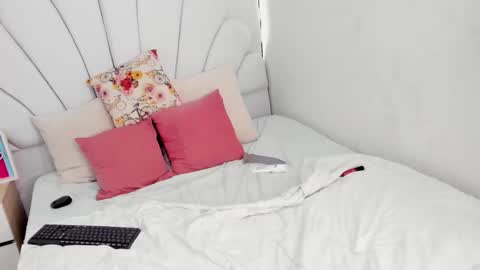 Snapshot of morena_lopez chatting on 10-18-25, 01:56 Morena Lopez online show from 10-18-25, 01:56