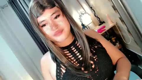 Snapshot of morenaaries12 chatting on 10-20-25, 08:59 MIA online show from 10-20-25, 08:59