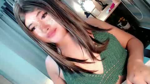 Snapshot of morenaaries12 chatting on 10-28-25, 08:40 MIA online show from 10-28-25, 08:40