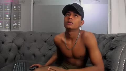 Mmorenito online show from 10-20-25, 07:03