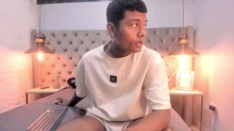 Mmorenito online show from 10-21-25, 07:25