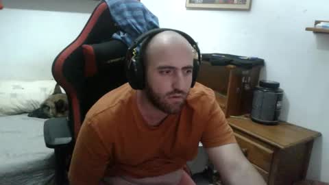 Snapshot of morenoch19 chatting on 10-23-25, 05:01 alejo online show from 10-23-25, 05:01