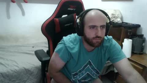 Snapshot of morenoch19 chatting on 10-31-25, 05:58 alejo online show from 10-31-25, 05:58