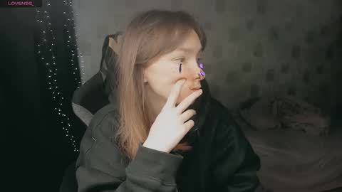 Lisa 3 online show from 12-16-25, 03:33