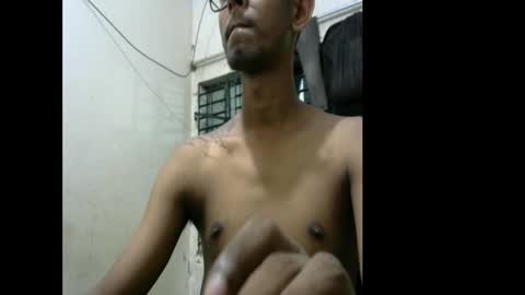 Snapshot of moso999 chatting on 10-17-25, 05:48 moso999 online show from 10-17-25, 05:48