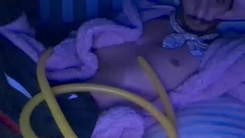 Snapshot of moss127 chatting on 02-17-25, 01:47 twennysevv27 online show from 02-17-25, 01:47