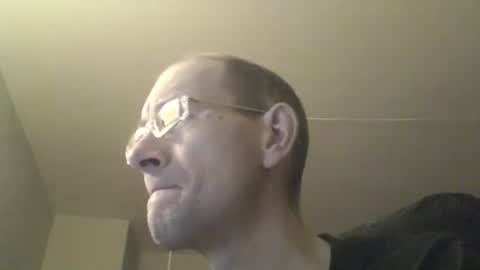 Snapshot of moviem1978 chatting on 01-03-25, 05:10 Frederik online show from 01-03-25, 05:10