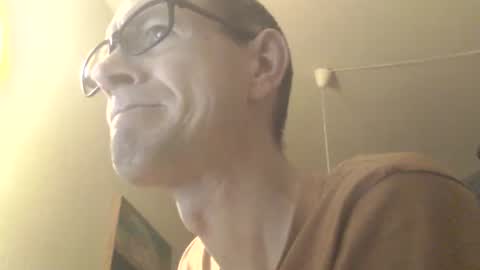 Snapshot of moviem1978 chatting on 01-18-25, 03:59 Frederik online show from 01-18-25, 03:59