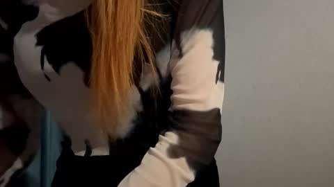 Snapshot of mozelleberendt chatting on 11-30-25, 03:49 Jenny online show from 11-30-25, 03:49