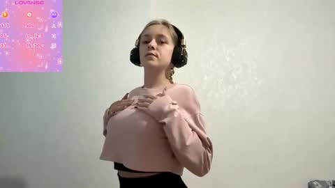 Snapshot of mozelleberendt chatting on 12-14-25, 04:18 Jenny online show from 12-14-25, 04:18