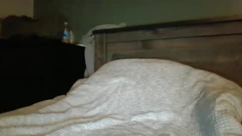 Snapshot of mr1bucket chatting on 10-14-25, 12:33 mr1bucket online show from 10-14-25, 12:33