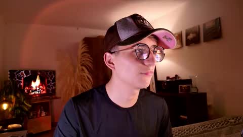 Snapshot of mr_evan1 chatting on 10-16-25, 01:12 Mr Evans online show from 10-16-25, 01:12