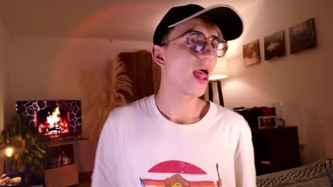 Snapshot of mr_evan1 chatting on 10-22-25, 03:01 Mr Evans online show from 10-22-25, 03:01