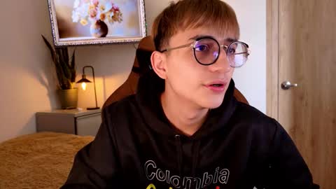 Snapshot of mr_evan1 chatting on 11-17-25, 04:13 Mr Evans online show from 11-17-25, 04:13