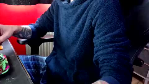 Snapshot of mr_hung_uk38 chatting on 10-22-25, 08:47 mr_hung_uk38 online show from 10-22-25, 08:47