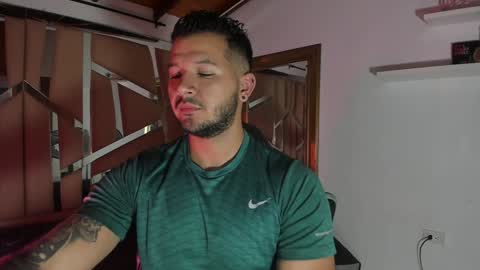 MIKEE online show from 01-10-25, 03:07