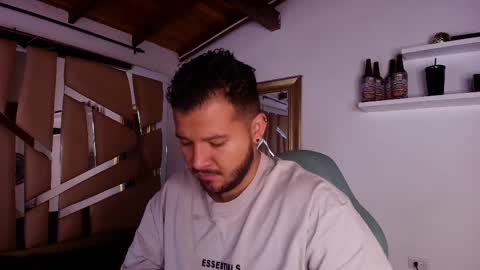 MIKEE online show from 10-08-25, 03:04