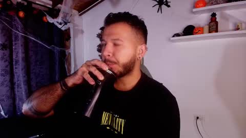 MIKEE online show from 10-29-25, 03:09