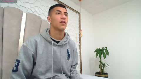 Snapshot of mr_porn_9 chatting on 04-05-26, 04:09 Mr Porn online show from 04-05-26, 04:09