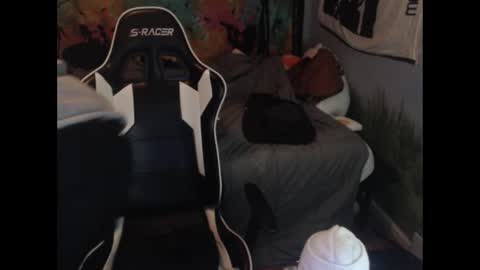 Snapshot of mr_strawberry chatting on 11-08-25, 10:48 mr_strawberry online show from 11-08-25, 10:48