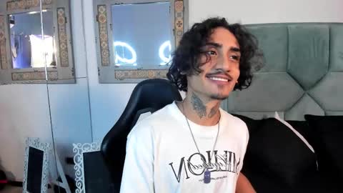 Snapshot of mr_strike chatting on 10-28-25, 02:37 MR online show from 10-28-25, 02:37